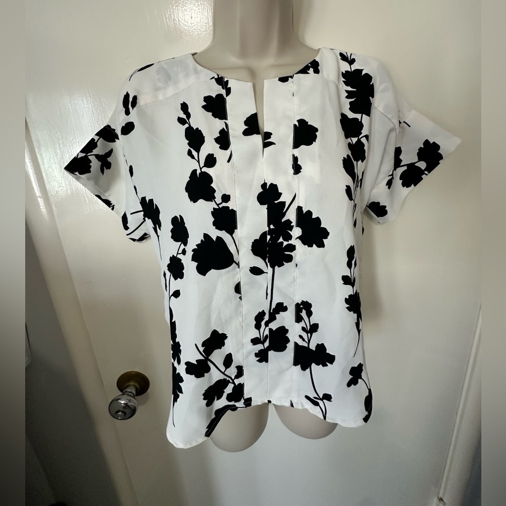 Ann Taylor Black and White Floral Split-Neck Blouse - Picture 2 of 8
